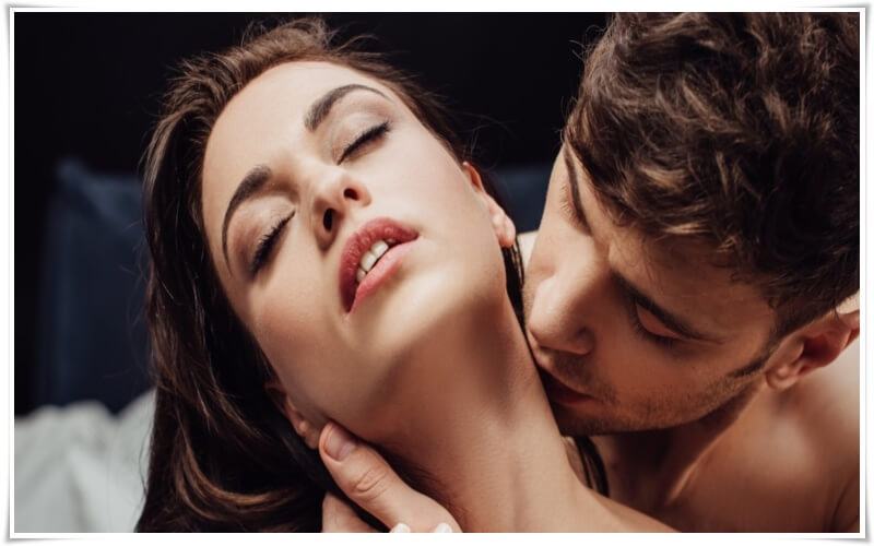 Phụ nữ thích hôn chỗ nào nhất – vị trí sau gáy